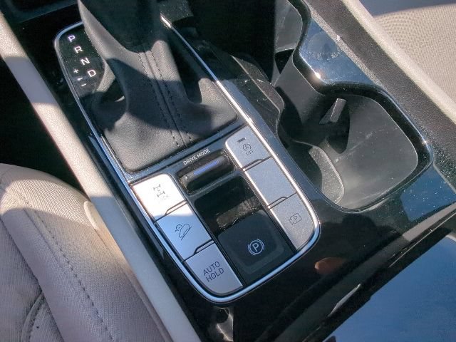 Used 2025  Hyundai SEL image 32