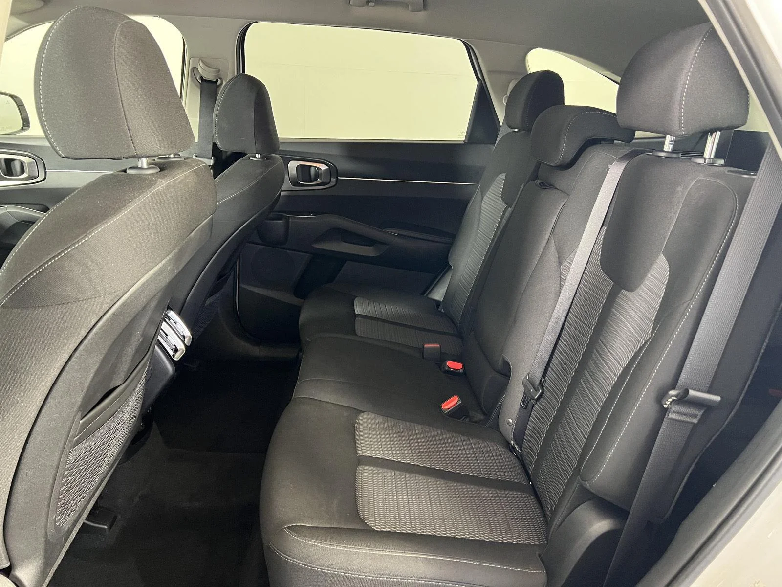 Used 2023 Glacial White Pearl Kia LX image 19