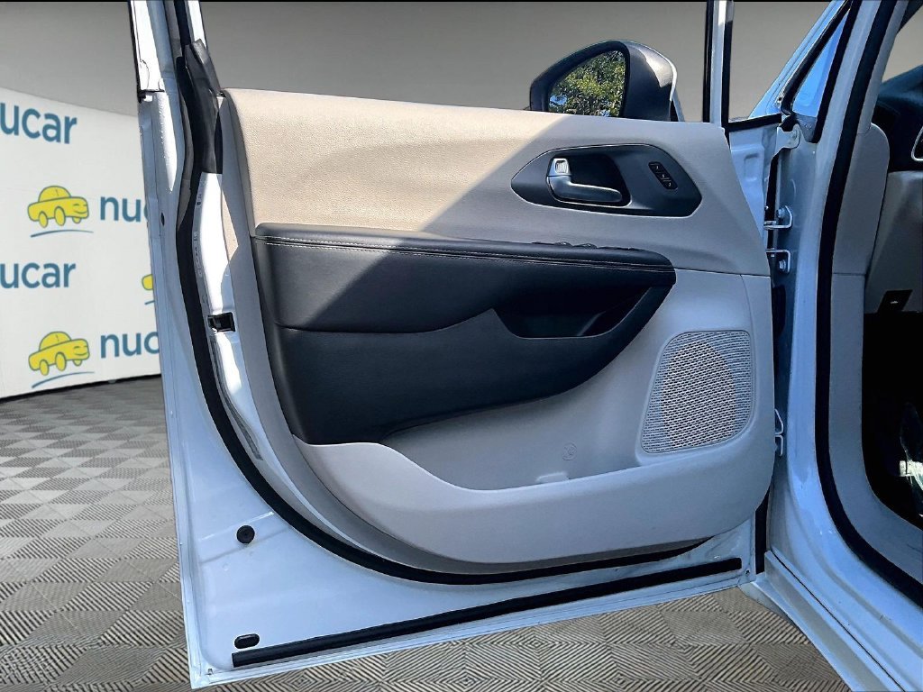 Used 2023 Bright White Clearcoat Chrysler Touring L image 9