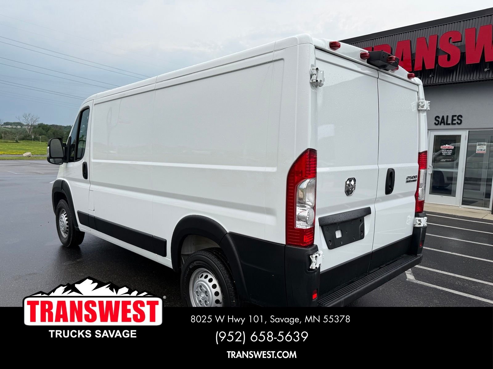 Used 2025 White Ram Base image 3