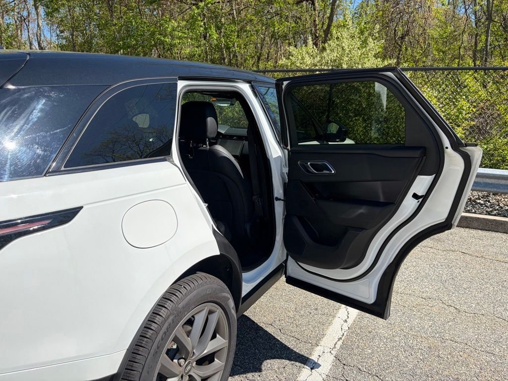 Used 2026 White Land Rover Dynamic SE image 16