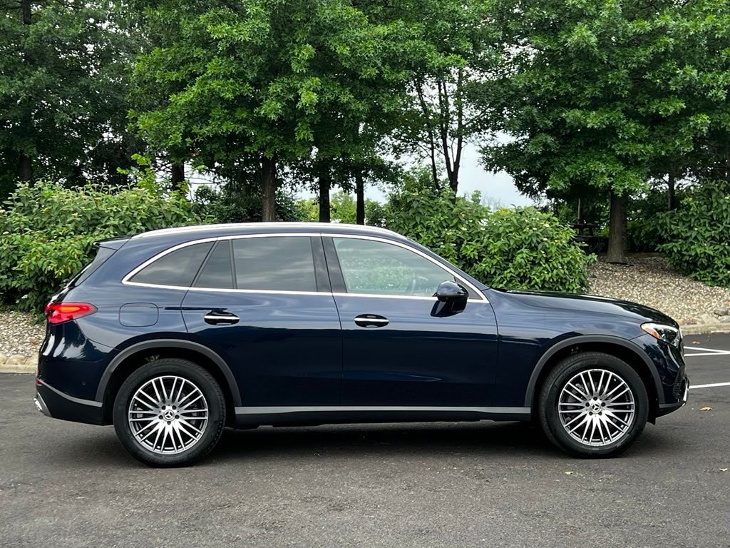 Used 2024 Blue Mercedes-Benz GLC 300 image 4