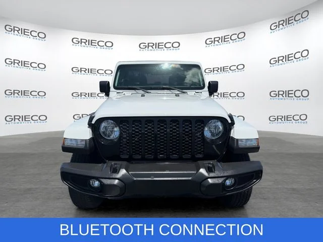 Used 2022 White Jeep Altitude image 2