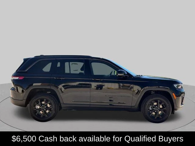 New 2026 Diamond Black Crystal Pearlcoat Jeep Altitude image 2