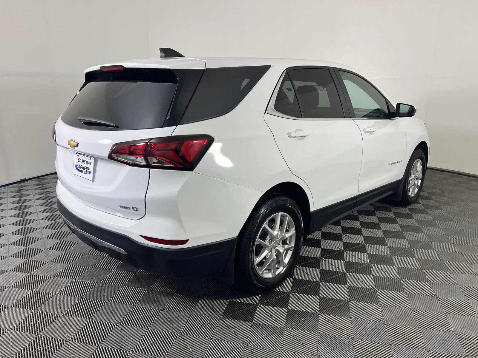 Used 2022 Summit White Chevrolet LT image 24
