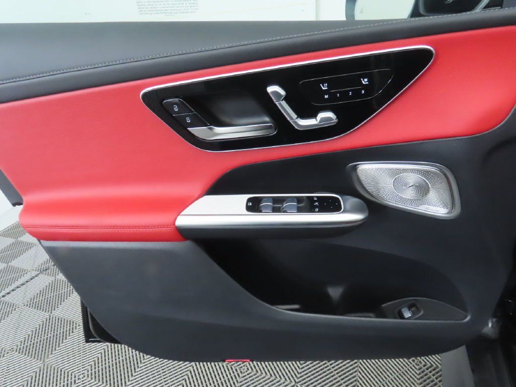 Used 2026 Obsidian Black Metallic Mercedes-Benz GLC 300 image 26
