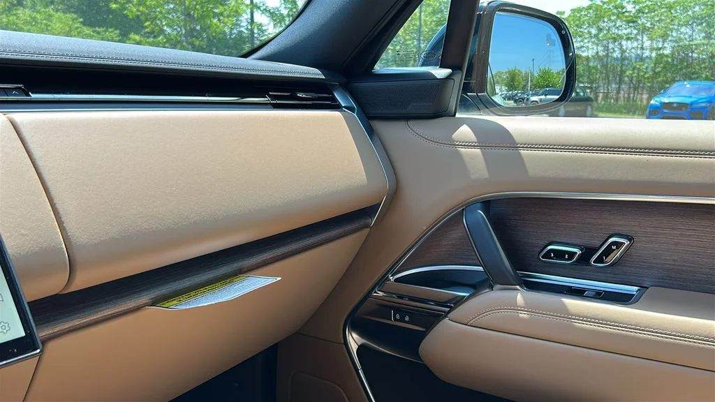 2026 Land Rover Range Rover SE - Photo 18