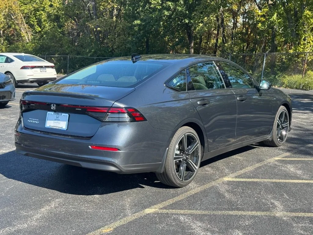 Certified Used 2026 Metorite Gr Met Honda SE image 4