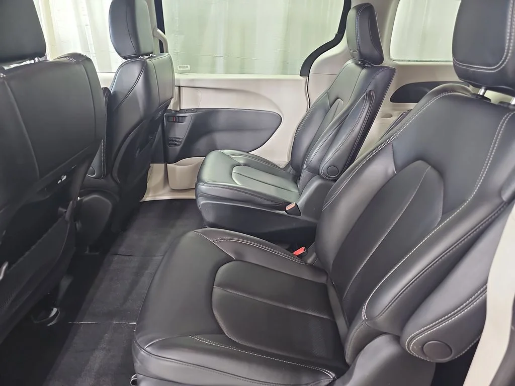 2023 Chrysler Pacifica Hybrid Touring L - Photo 19