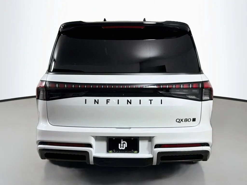 Used 2025 Black INFINITI AUTOGRAPH image 6