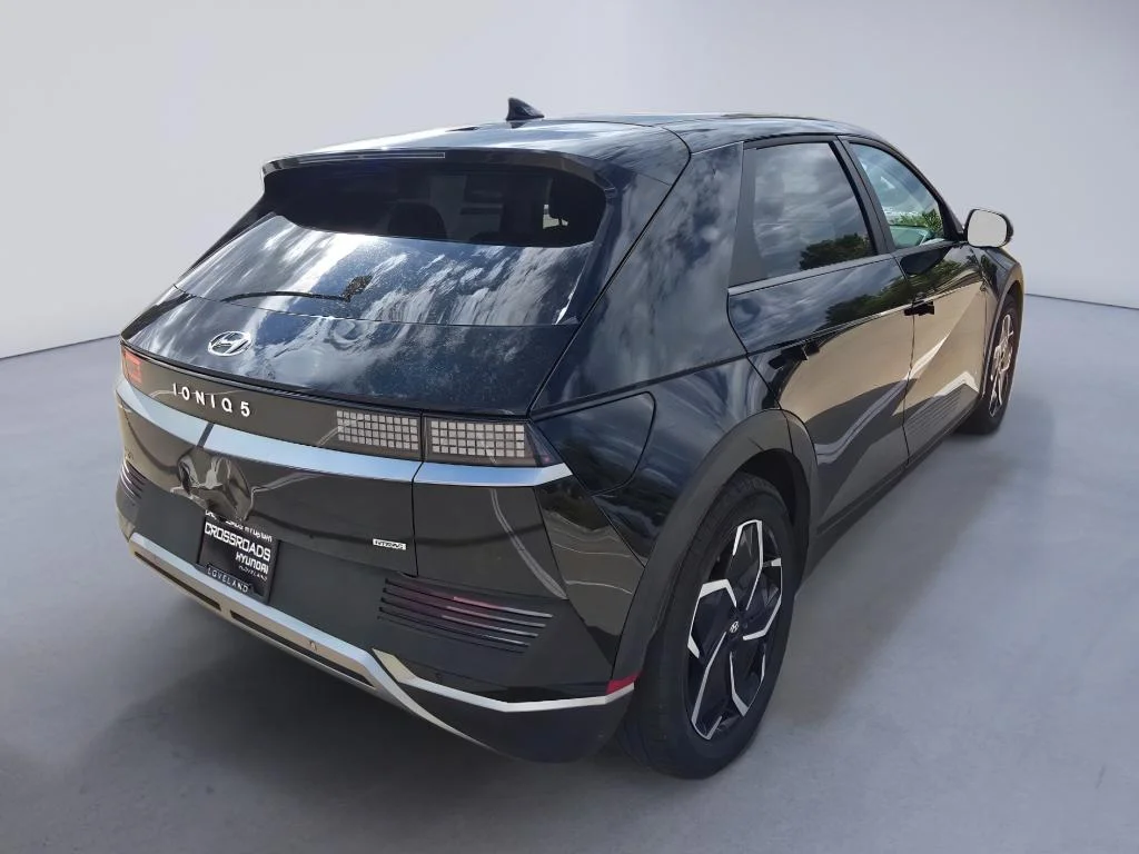 Used 2023 Abyss Black Hyundai SE image 6