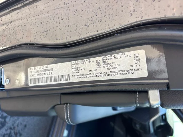 New 2026 Baltic Gray Metallic Clear-Coat Exterior Paint Jeep Limited Reserve image 34