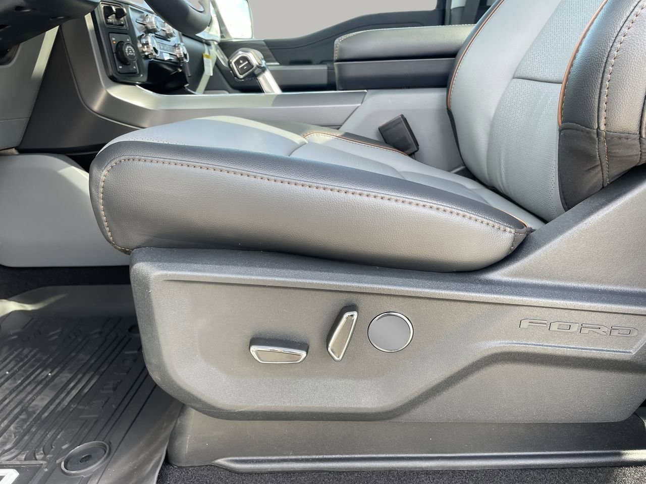 New 2026 Antimatter Blue Metallic Ford Lariat image 19