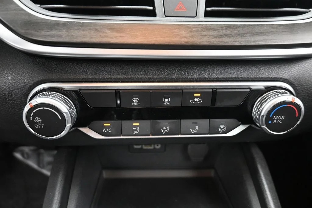 Used 2025 White Nissan 2.5 SV image 19