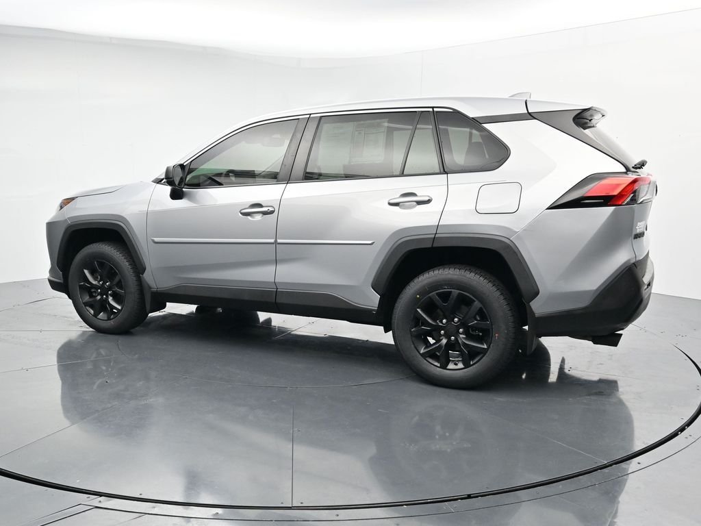 Used 2022 Silver Toyota LE image 5