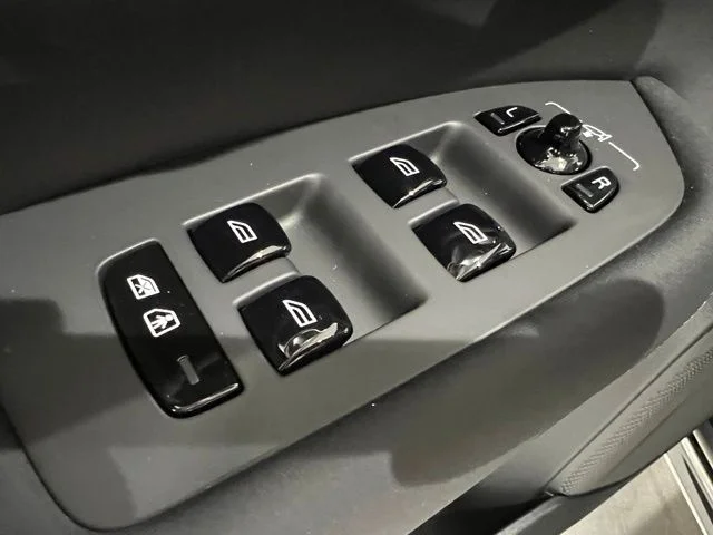 2026 Volvo XC90 Plus - Photo 11
