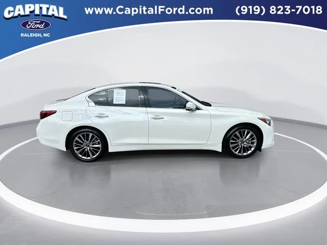 Used 2023 White INFINITI LUXE image 9