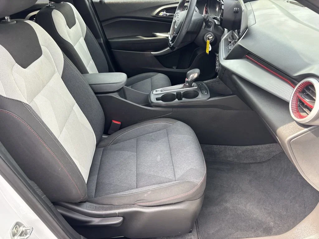 Used 2024 Summit White Chevrolet 1RS image 28