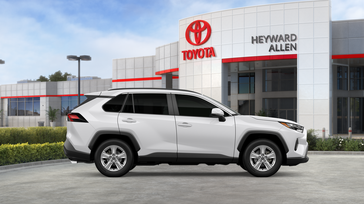 New 2025 Ice Cap Toyota XLE image 34