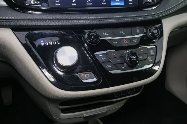 Used 2023 Silver Chrysler Touring L image 29