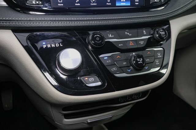 Used 2023 Silver Chrysler Touring L image 29
