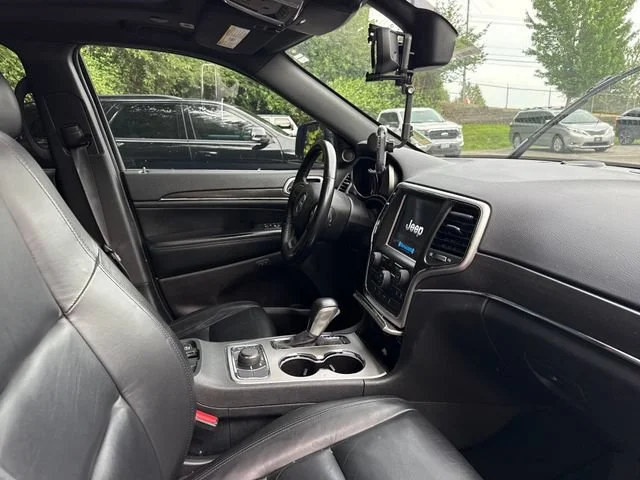 Used 2018 Crystal Metallic Jeep Limited image 9
