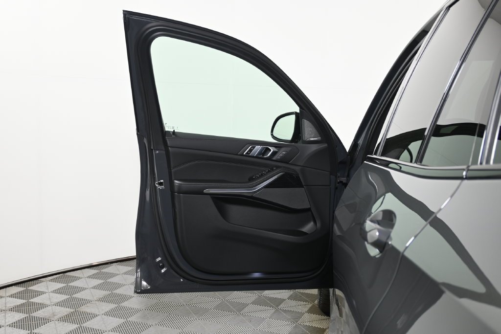 Used 2026 Gray Metallic BMW xDrive40i image 27