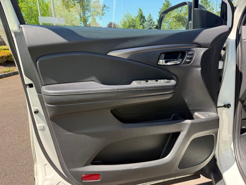 Used 2019 White Diamond Pearl Honda EX-L image 18