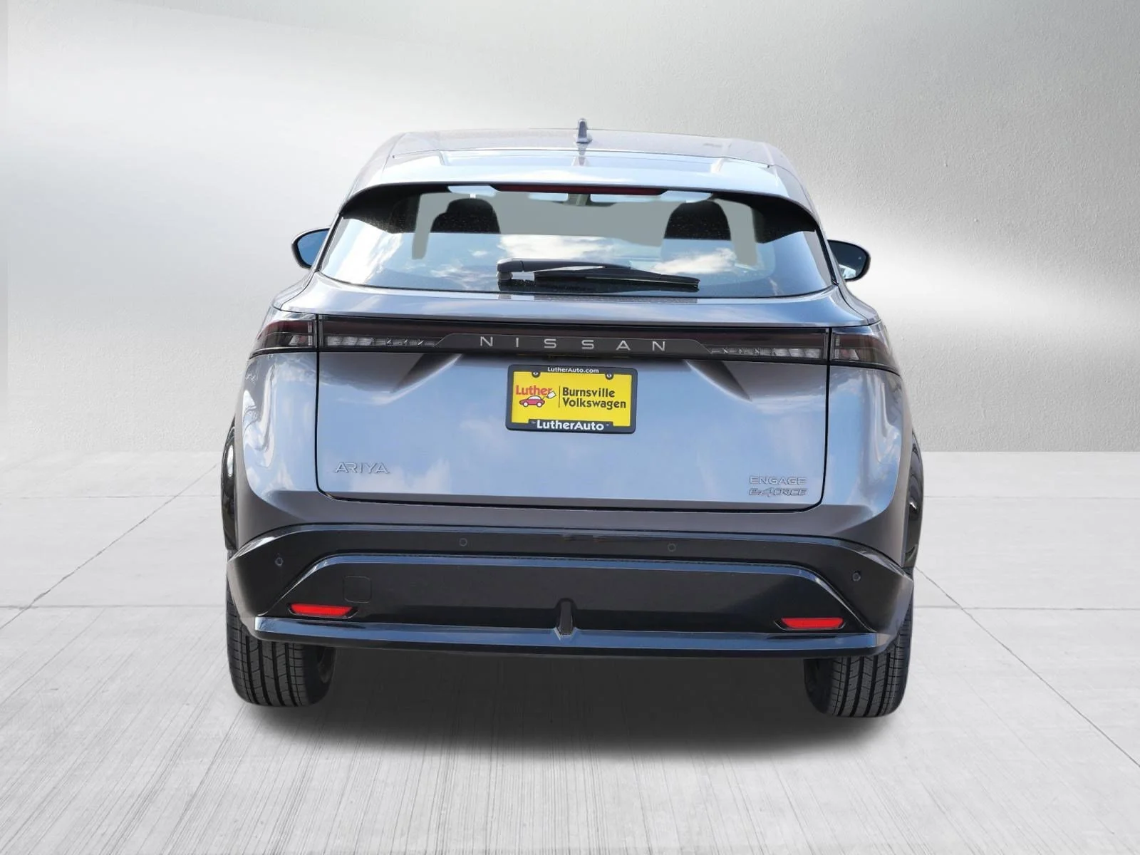 Used 2023 Gun Metallic Nissan ENGAGE image 6