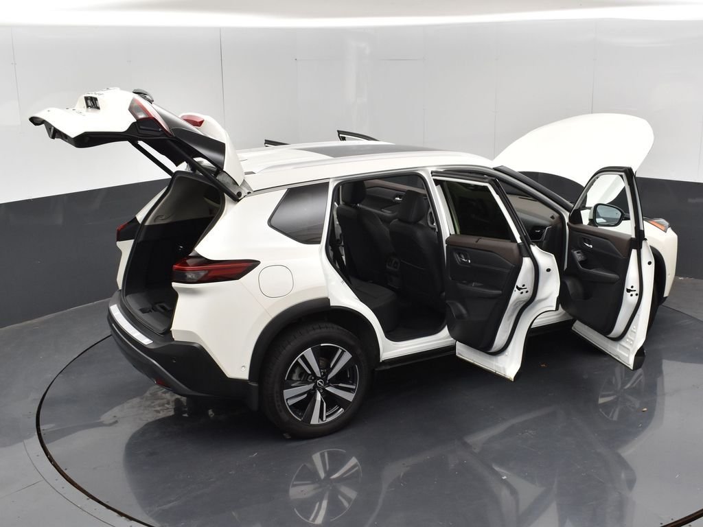 Used 2023 White Nissan SL image 33