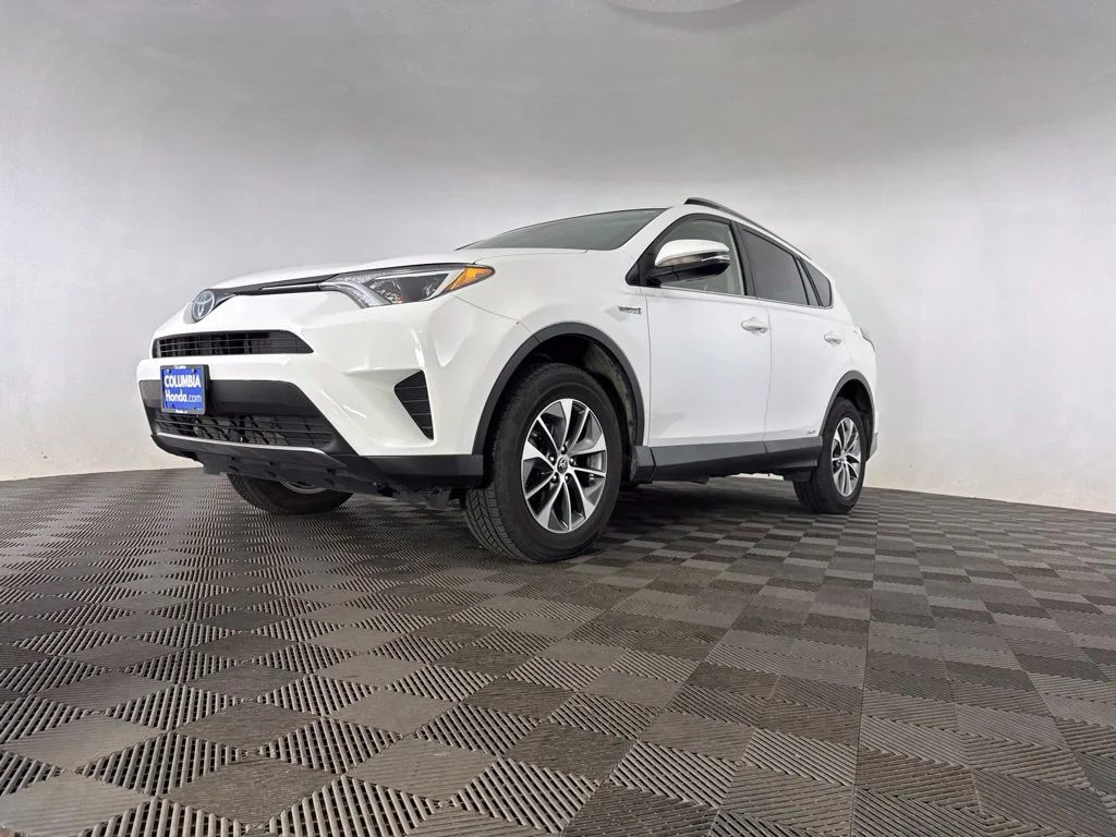 Used 2018 White Toyota LE image 4