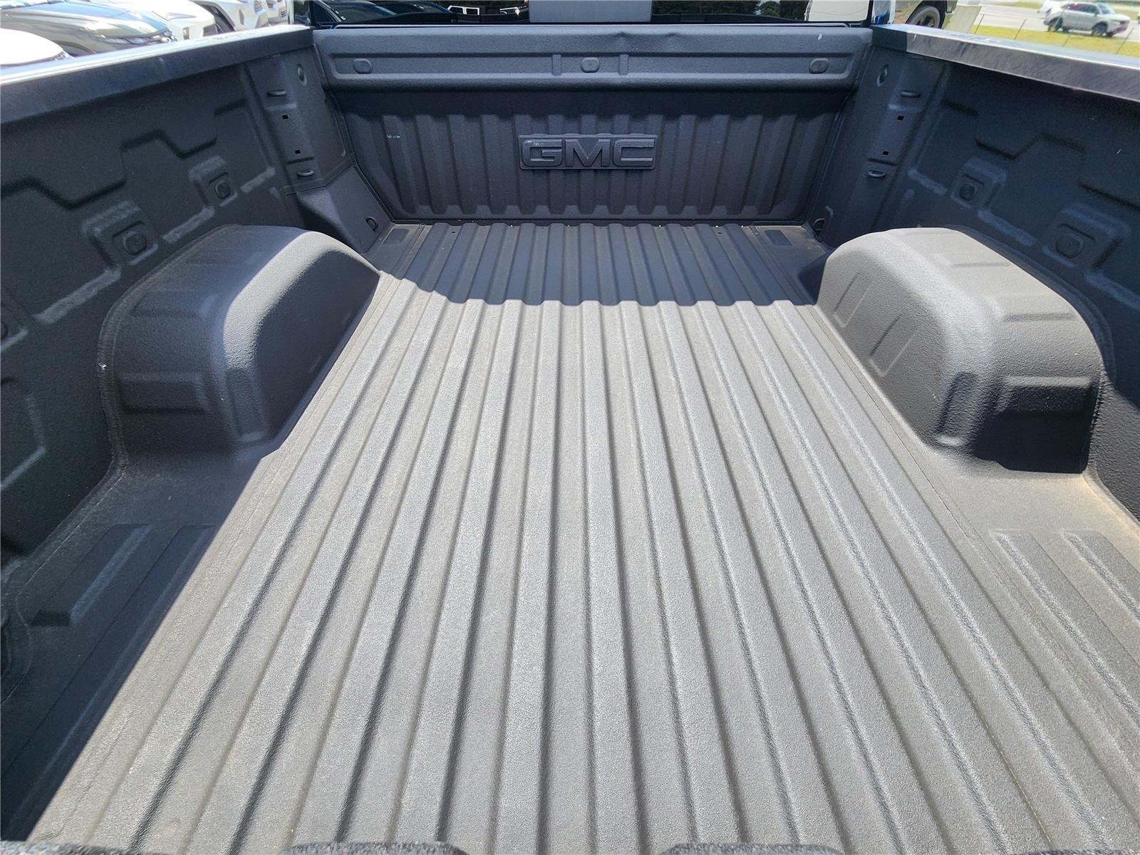 Used 2025 Onyx Black GMC Denali image 5