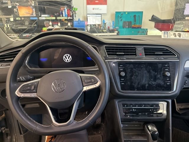 Used 2024 Platinum Gray Metallic Volkswagen SE image 8