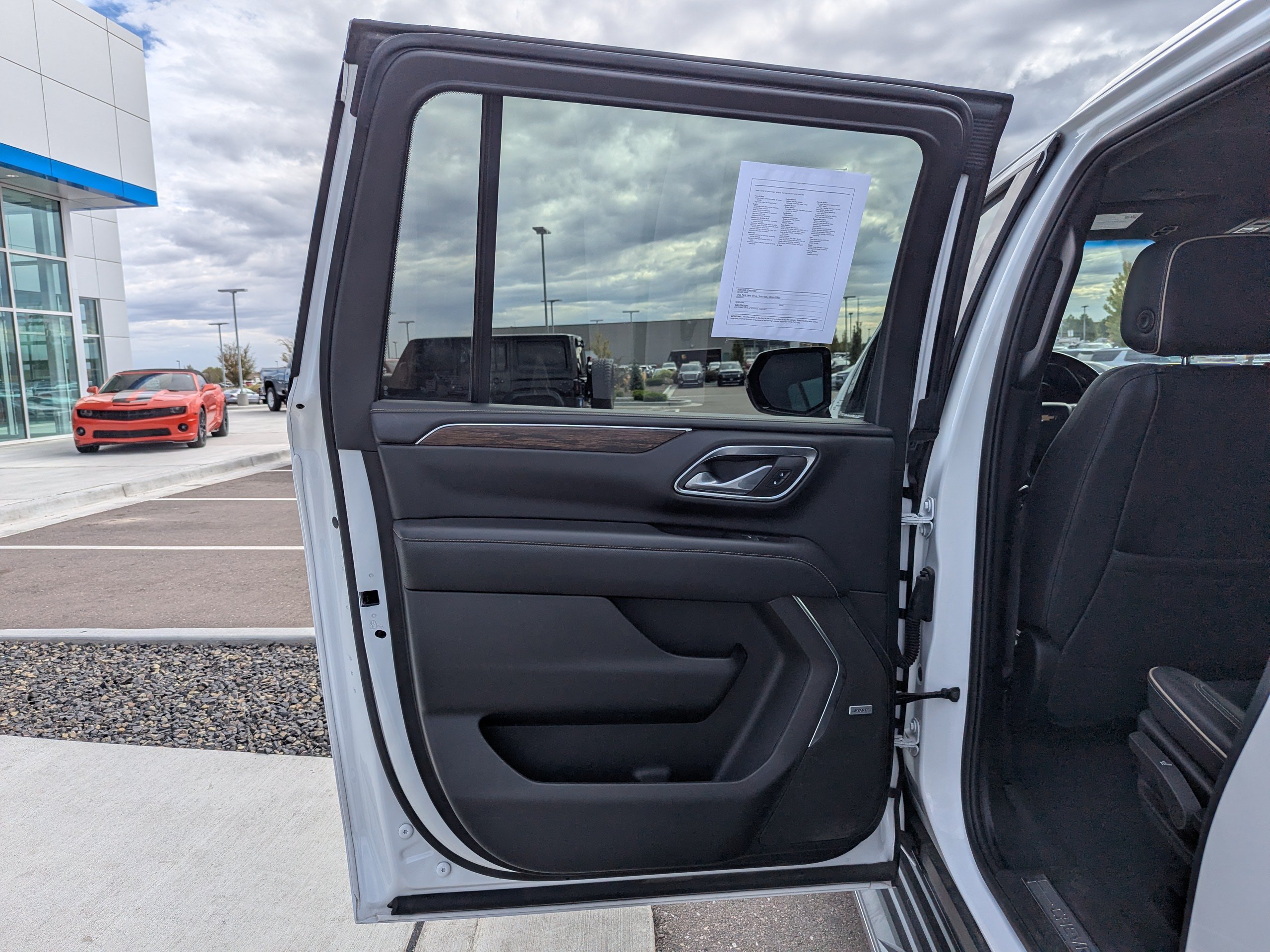 2024 Chevrolet Suburban Premier - Photo 30