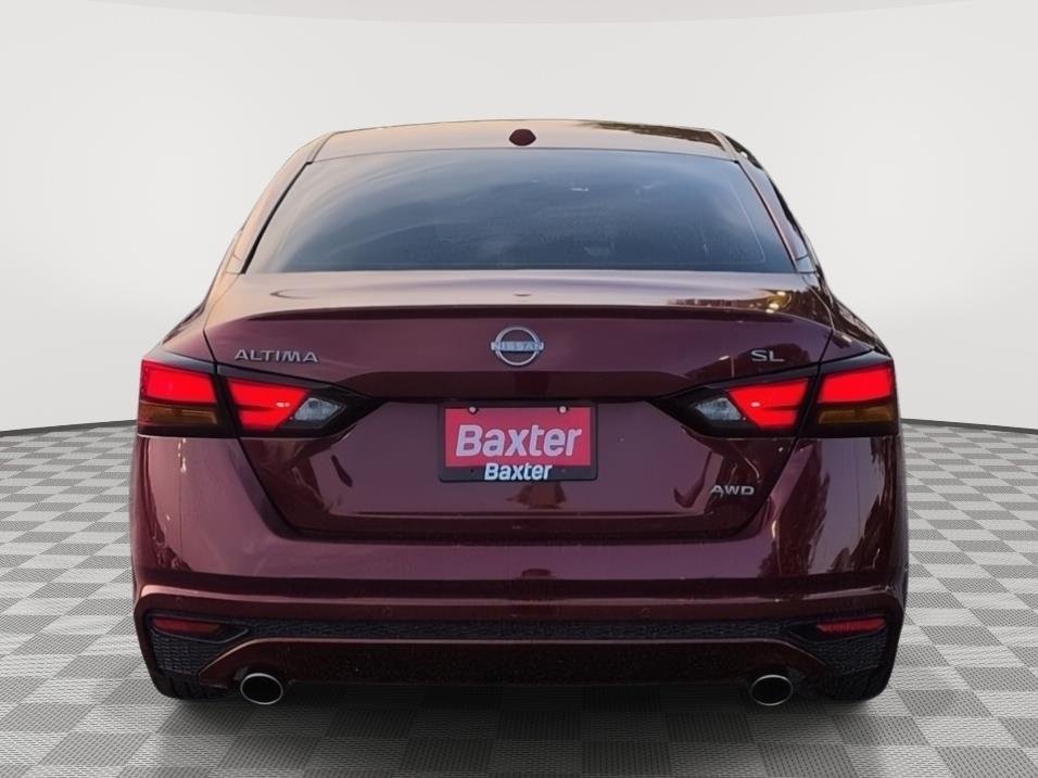 Used 2025 Scarlet Ember Nissan SL image 19