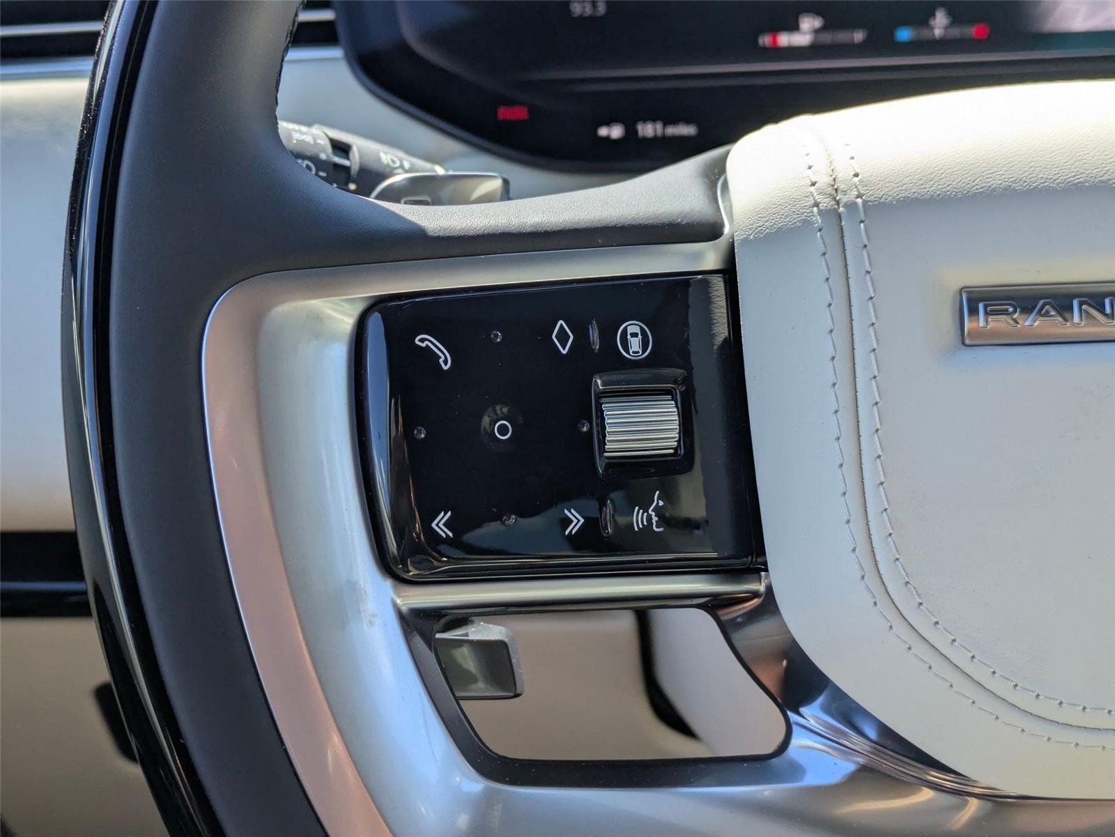 New 2026 Ostuni Pearl White Land Rover Autobiography image 17