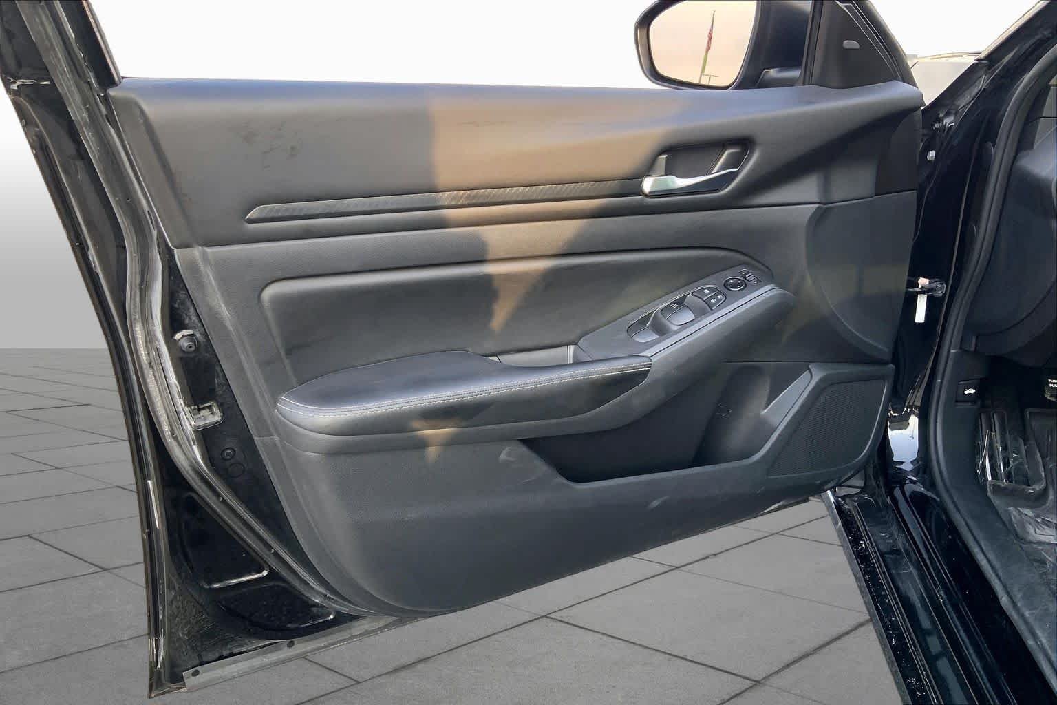 Used 2024 Super Black Nissan 2.5 SV image 20