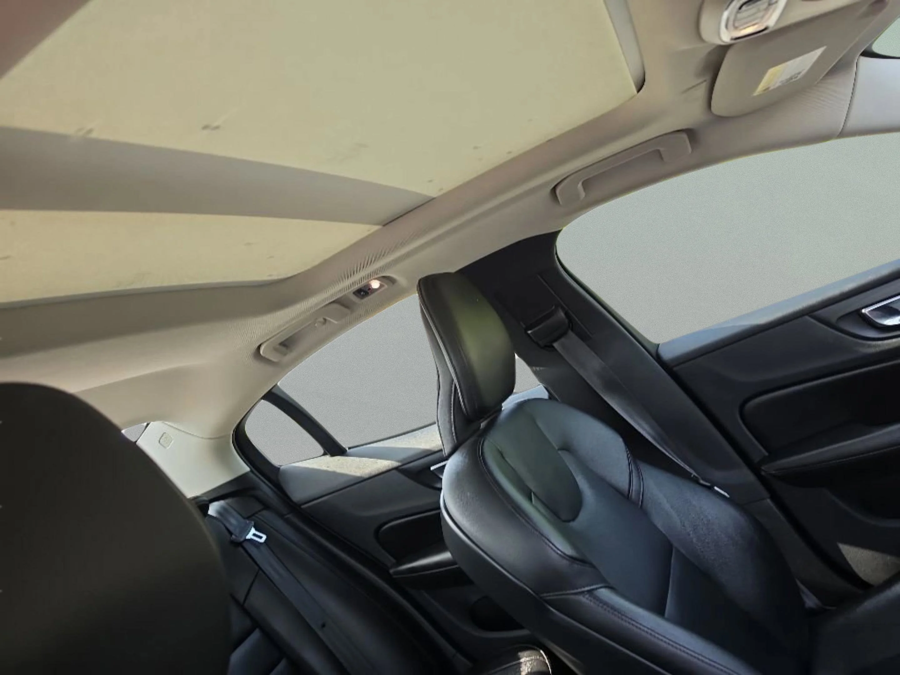 Used 2020 Black Volvo Momentum image 28