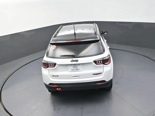 New 2026 Bright White Clear-Coat Exterior Paint Jeep Trailhawk image 16