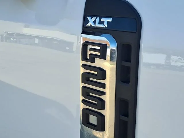 Used 2024  Ford XL image 25
