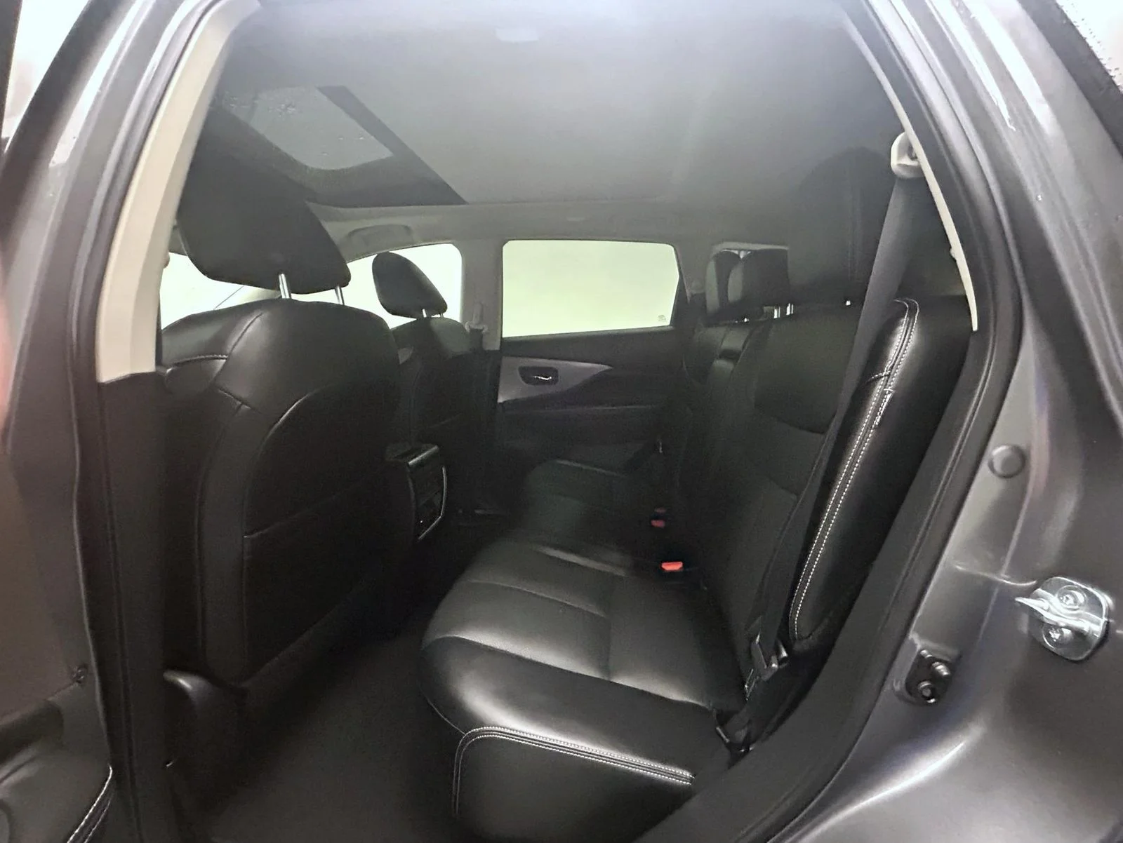 Used 2022 Gray Nissan SL image 19