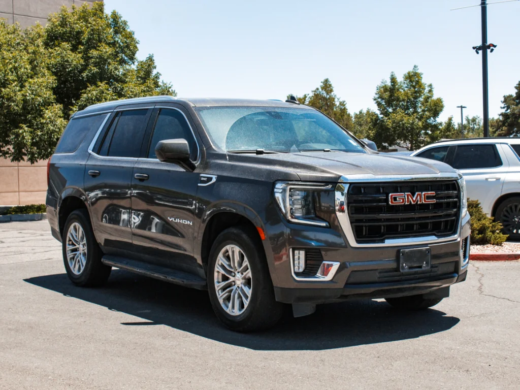 Used 2021 Smokey Quartz Metallic GMC SLE image 3