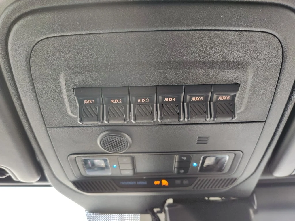 Used 2025 Oxford White Ford Badlands image 22