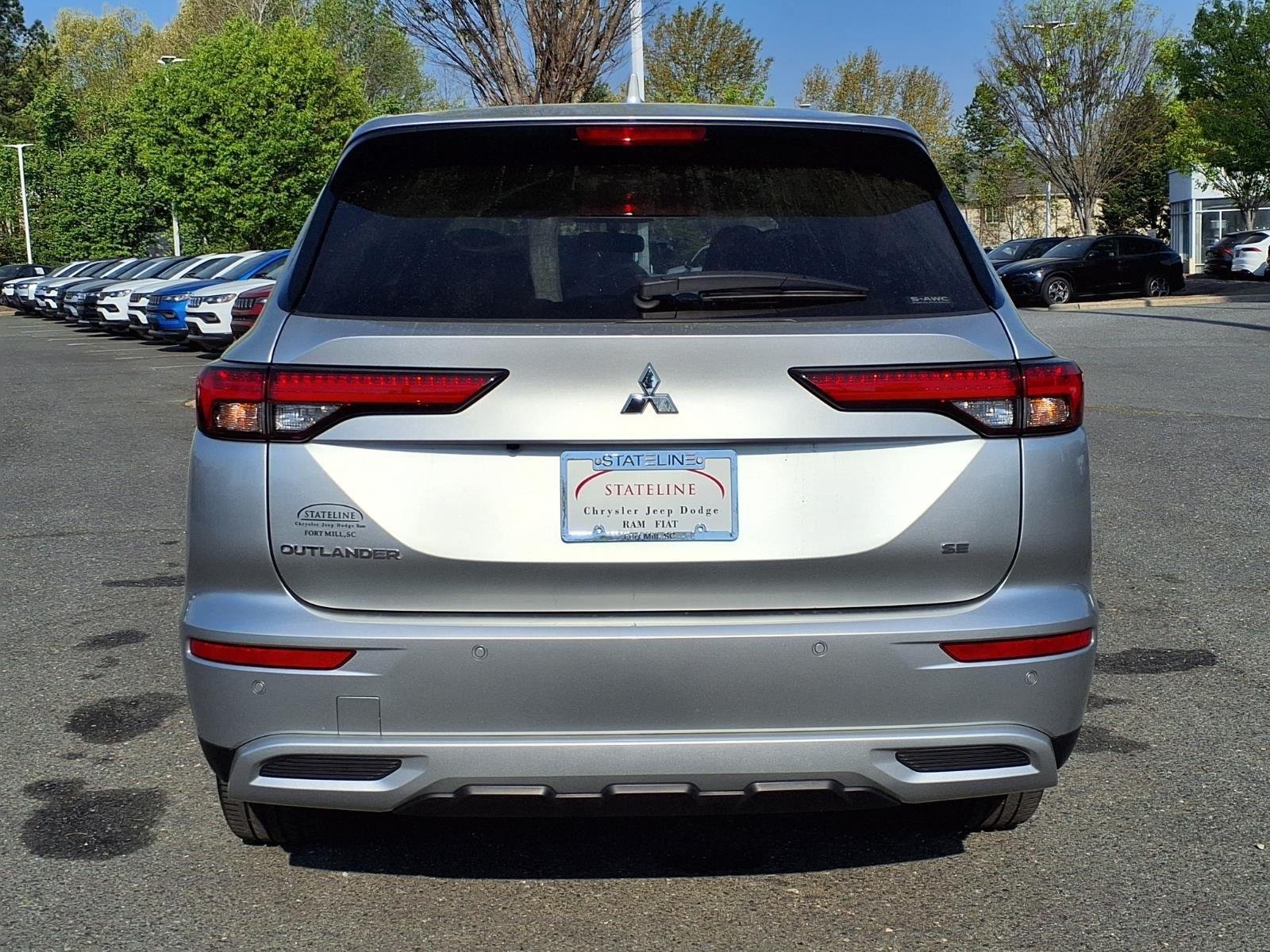 Used 2024  Mitsubishi SE image 9