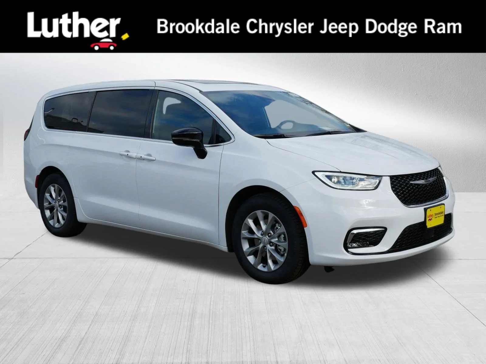 2026 Chrysler Pacifica Limited's photo