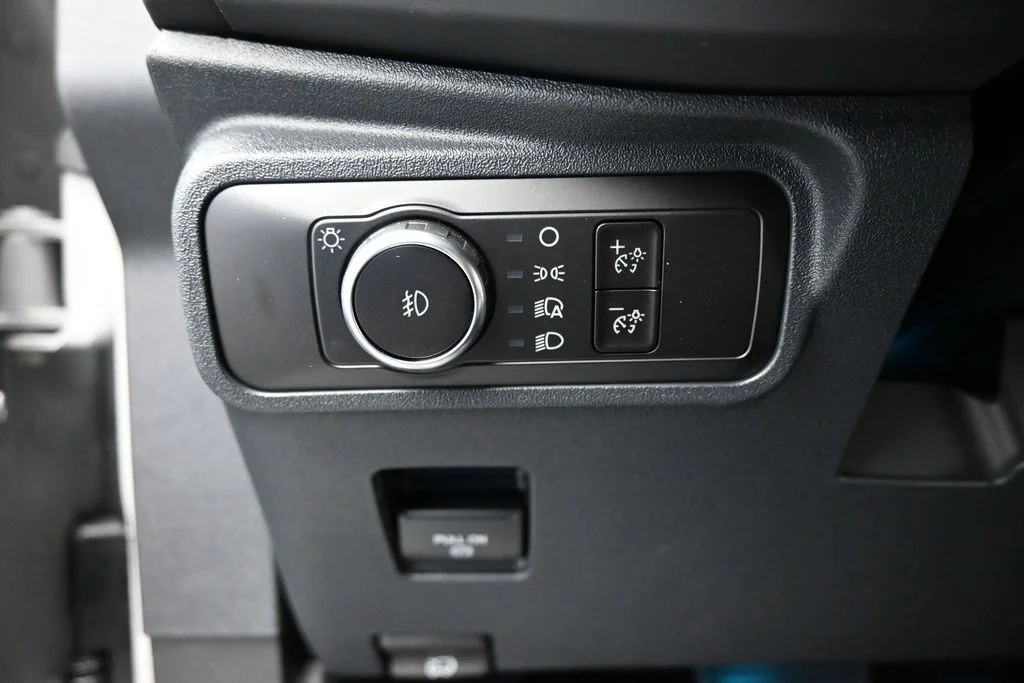 New 2026 Avalanche Gray Ford Outer Banks image 11