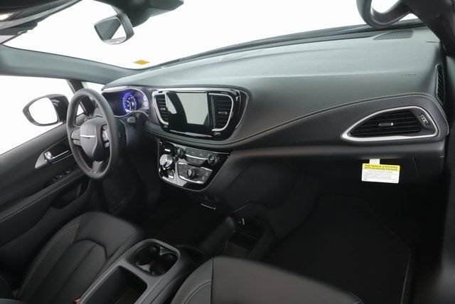 2026 Chrysler Pacifica Select - Photo 31