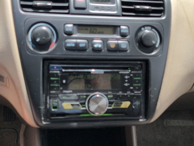 Used 2001 White Honda EX-L image 21