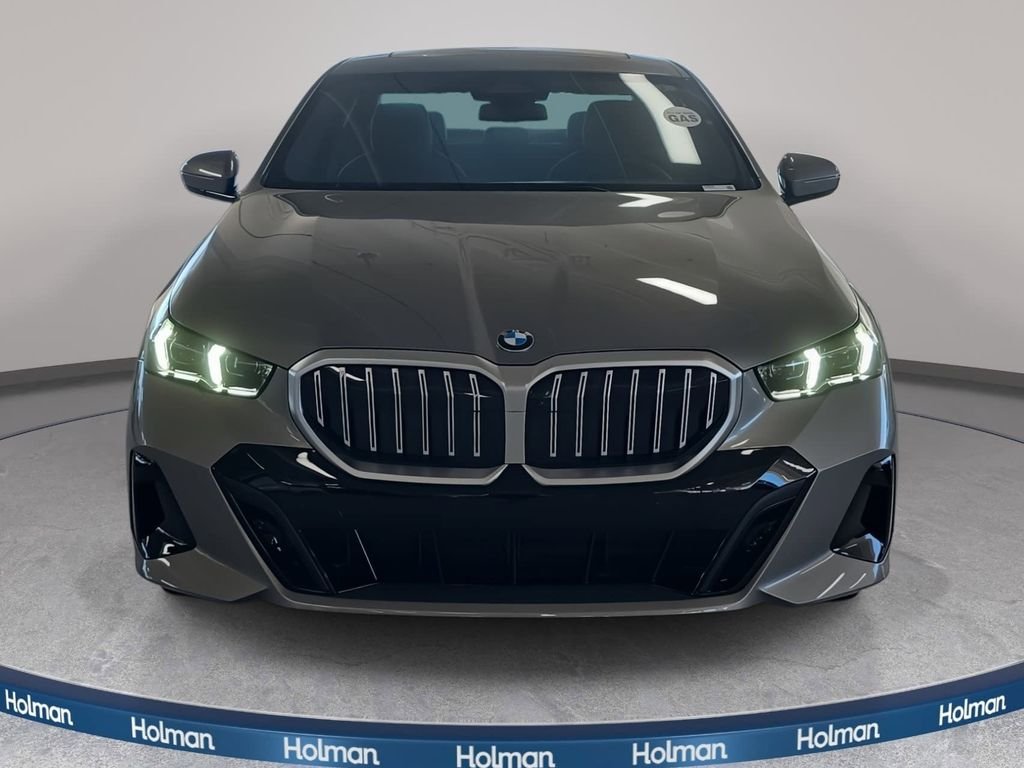 Used 2026 Oxide Grey Met BMW 530i image 2