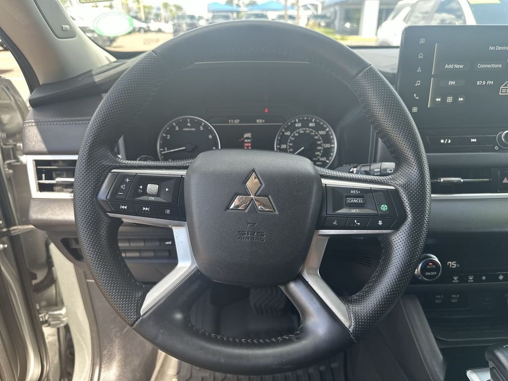 Used 2025 Silver Mitsubishi SE image 26
